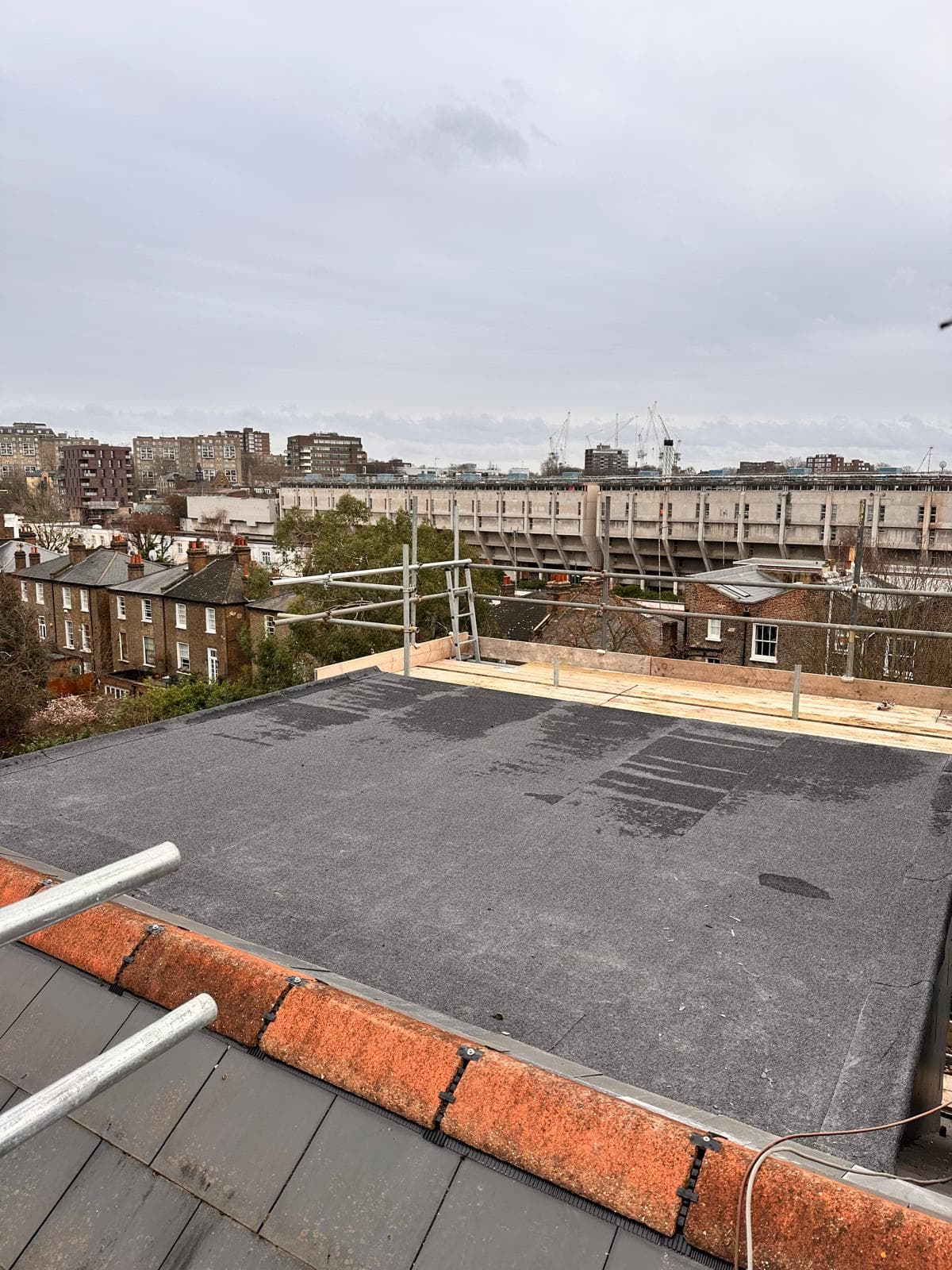 Flat roof installation with scaffold